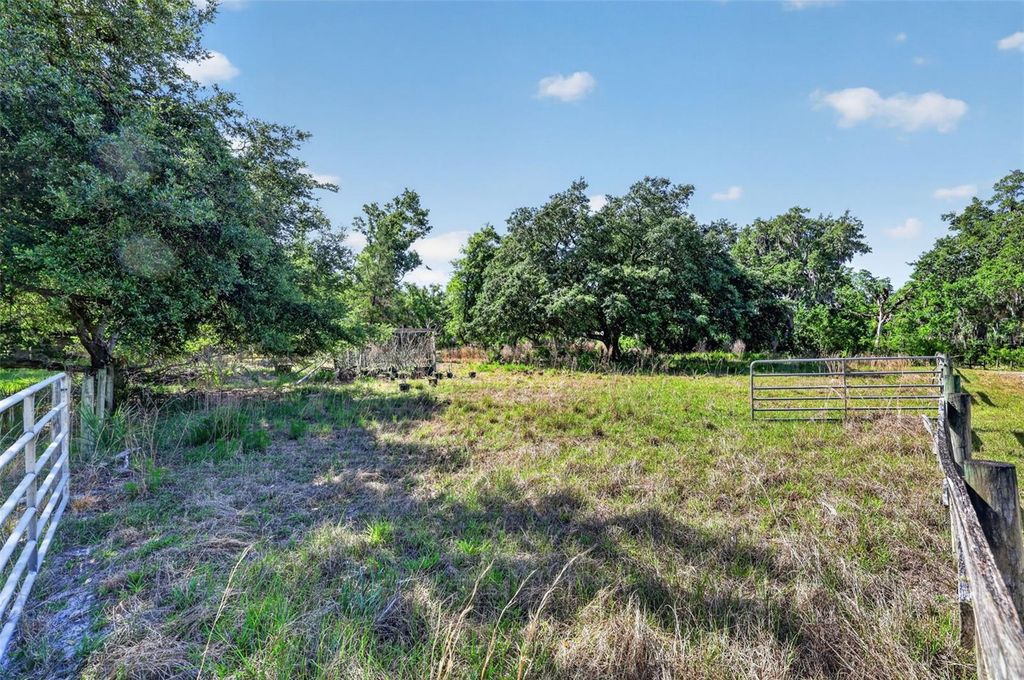 Image 45 of property listing at 5330 MYAKKA VALLEY TRAIL, Sarasota, FL 34241