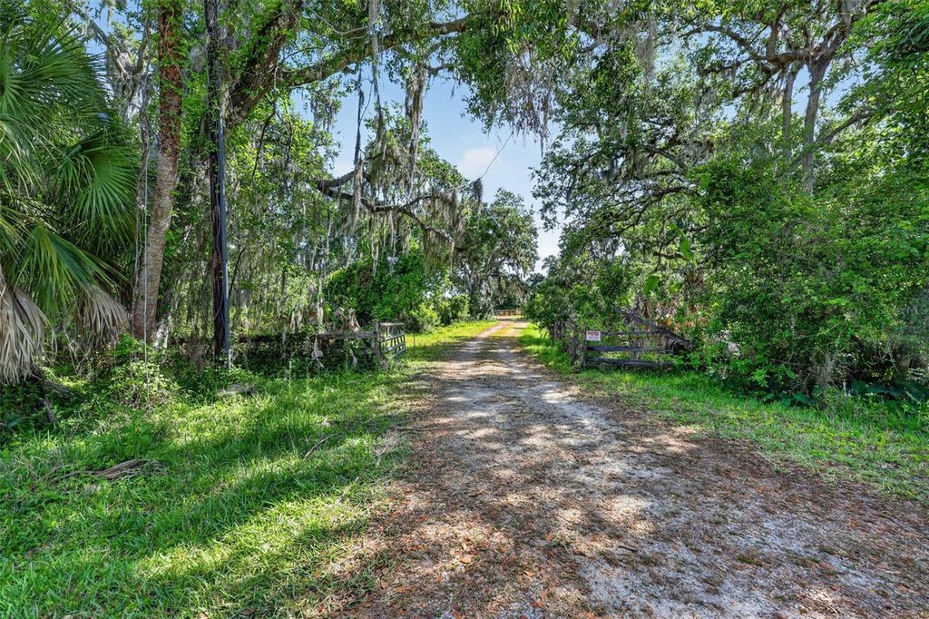 Image 48 of property listing at 5330 MYAKKA VALLEY TRAIL, Sarasota, FL 34241