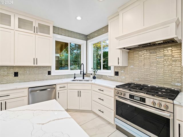 14046 Se CLAREMONT St, Happy Valley, OR 97086