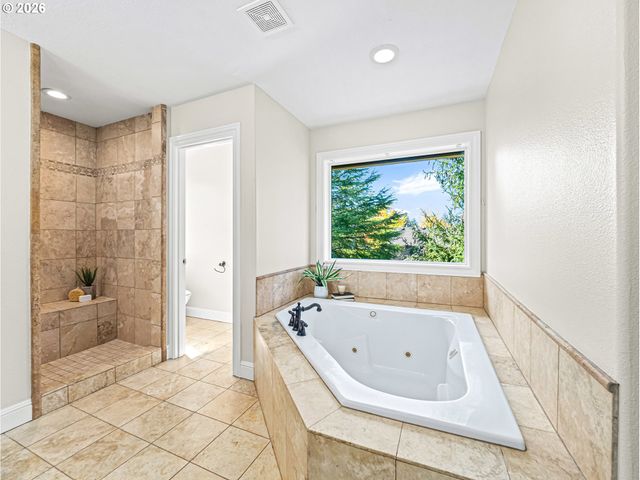 14046 Se CLAREMONT St, Happy Valley, OR 97086