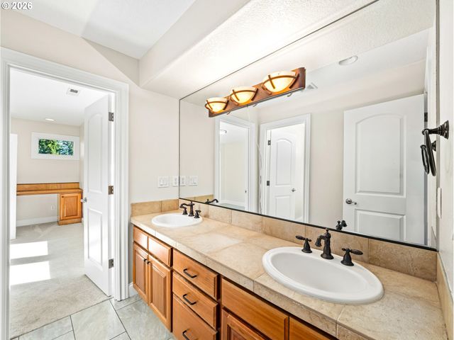 14046 Se CLAREMONT St, Happy Valley, OR 97086