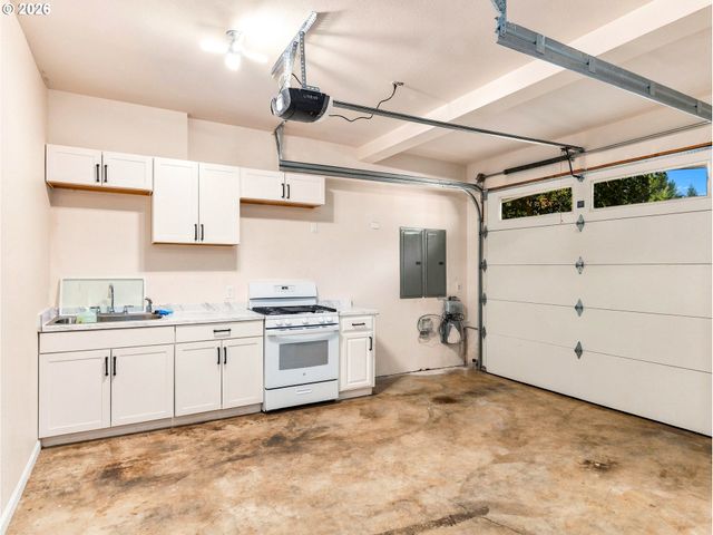 14046 Se CLAREMONT St, Happy Valley, OR 97086