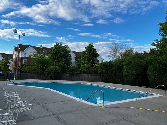 2201 S Grace Street 603, Lombard, IL 60148