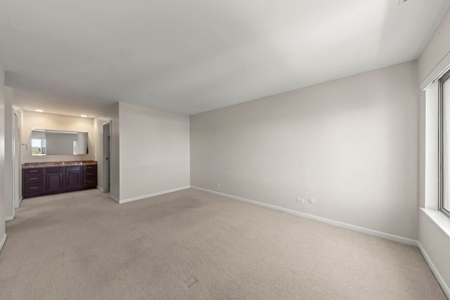 2201 S Grace Street 603, Lombard, IL 60148