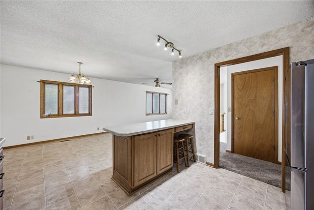 4610 200th St, Deep River, IA 52222