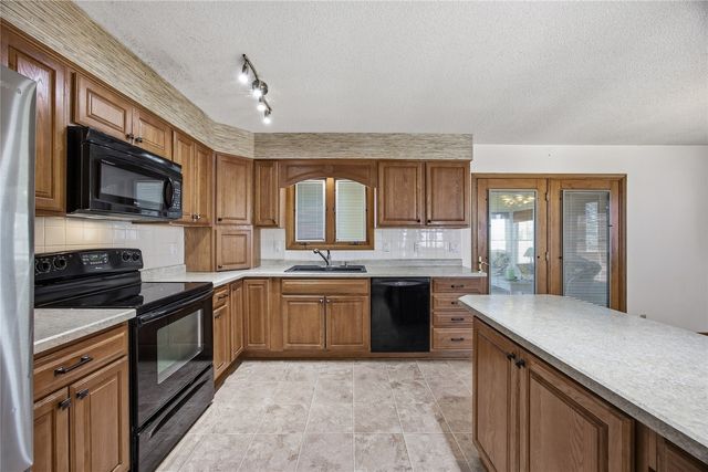 4610 200th St, Deep River, IA 52222