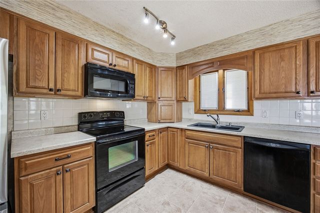 4610 200th St, Deep River, IA 52222