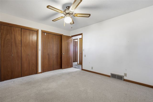 4610 200th St, Deep River, IA 52222