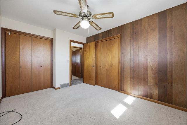 4610 200th St, Deep River, IA 52222