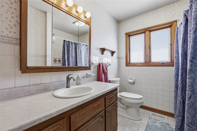 4610 200th St, Deep River, IA 52222