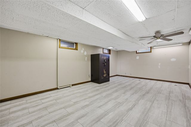 4610 200th St, Deep River, IA 52222