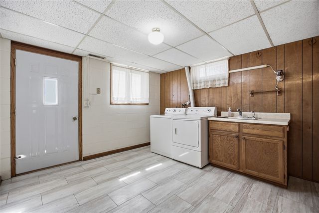 4610 200th St, Deep River, IA 52222