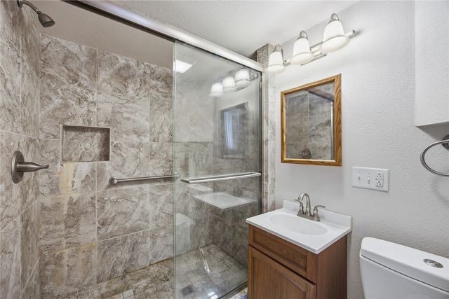 4610 200th St, Deep River, IA 52222