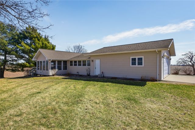 4610 200th St, Deep River, IA 52222