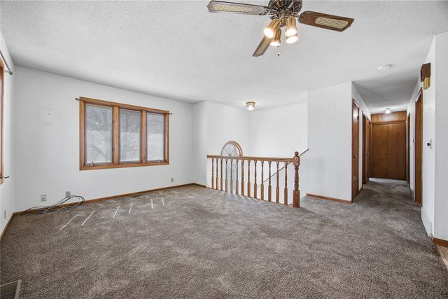 4610 200th St, Deep River, IA 52222