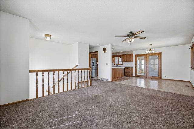 4610 200th St, Deep River, IA 52222