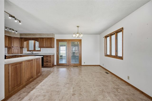 4610 200th St, Deep River, IA 52222