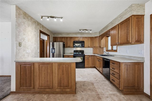 4610 200th St, Deep River, IA 52222