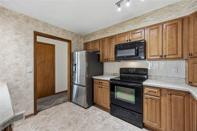 4610 200th St, Deep River, IA 52222