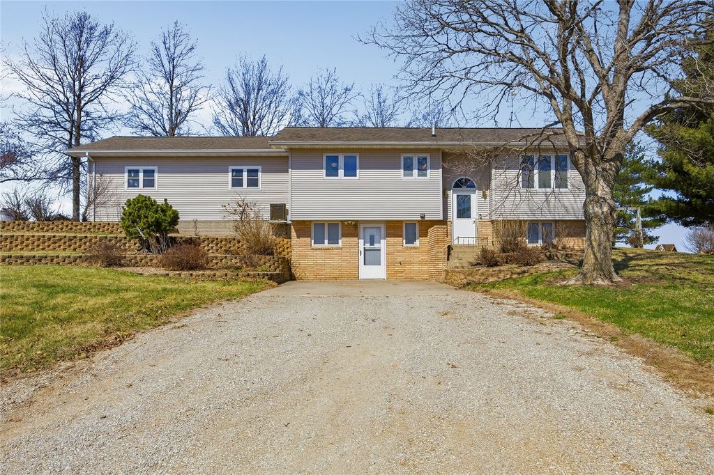 4610 200th St, Deep River, IA 52222