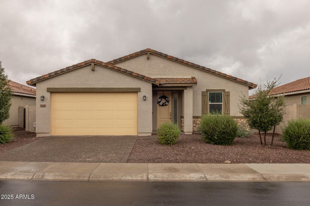 36810 N CAMARILLO Drive, San Tan Valley, AZ 85140