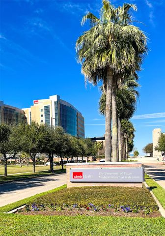 2010 Strand St 303, Galveston, TX 77550