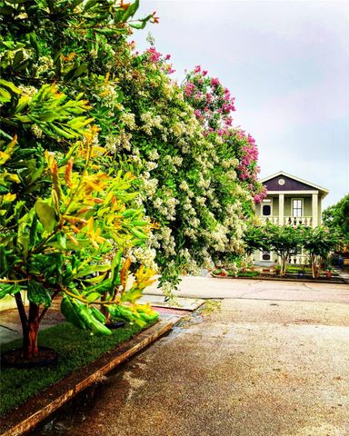 2010 Strand St 303, Galveston, TX 77550