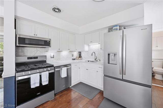 723 Dresden Drive, Hubbard, OH 44425