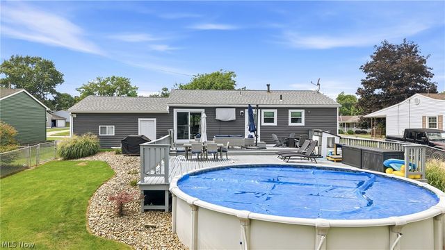 723 Dresden Drive, Hubbard, OH 44425