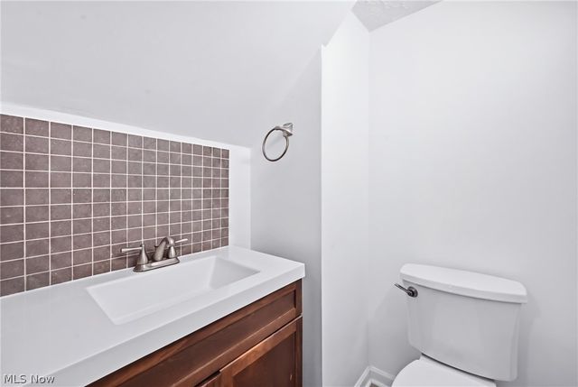723 Dresden Drive, Hubbard, OH 44425
