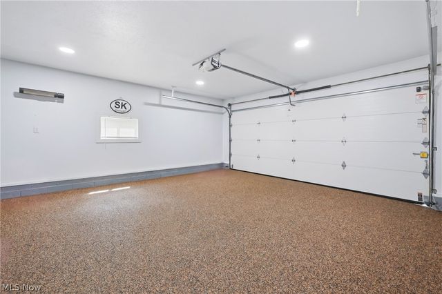 723 Dresden Drive, Hubbard, OH 44425