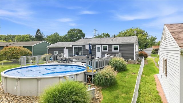723 Dresden Drive, Hubbard, OH 44425