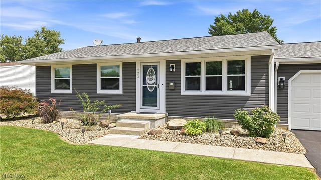 723 Dresden Drive, Hubbard, OH 44425