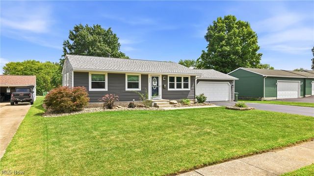 723 Dresden Drive, Hubbard, OH 44425