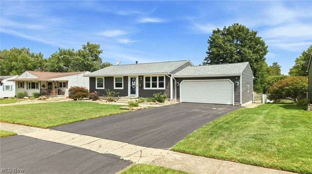 723 Dresden Drive, Hubbard, OH 44425