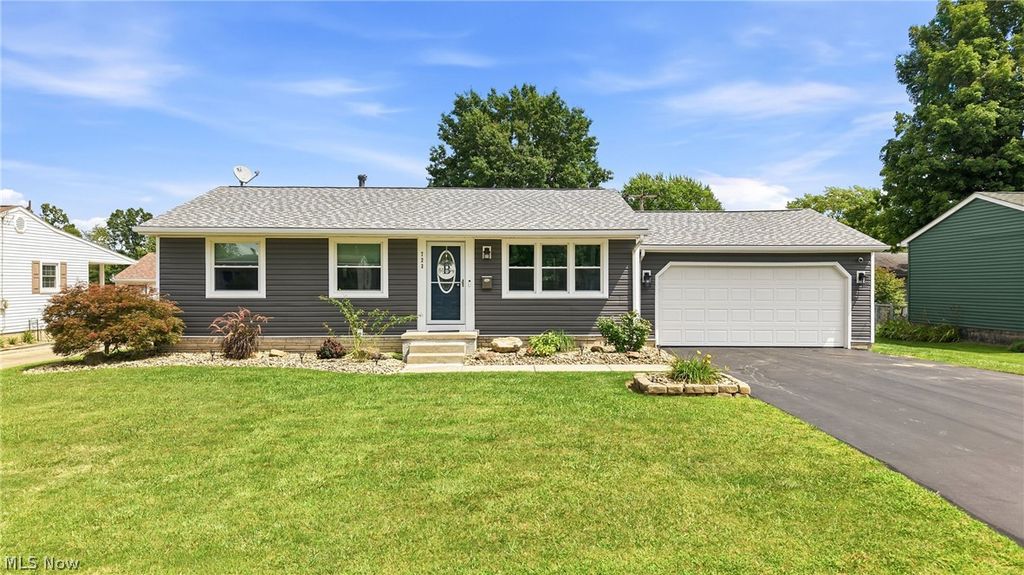 723 Dresden Drive, Hubbard, OH 44425