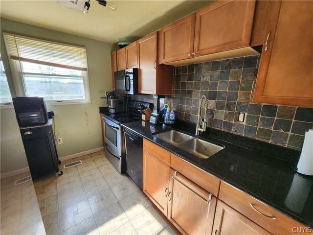 8085 Thurston Drive, Cicero, NY 13039