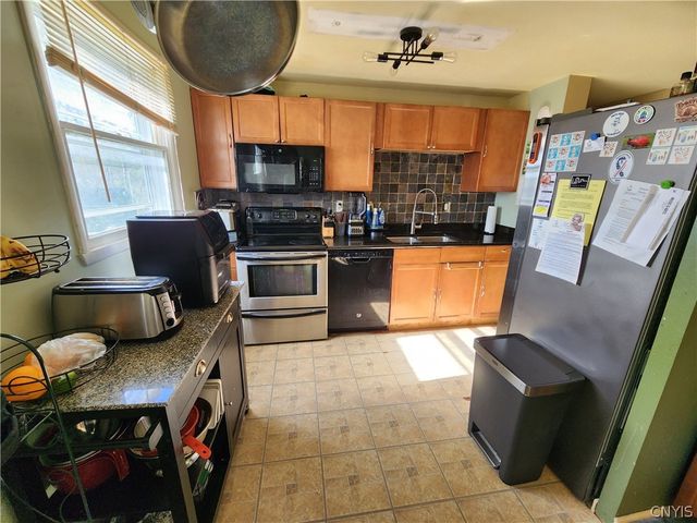 8085 Thurston Drive, Cicero, NY 13039