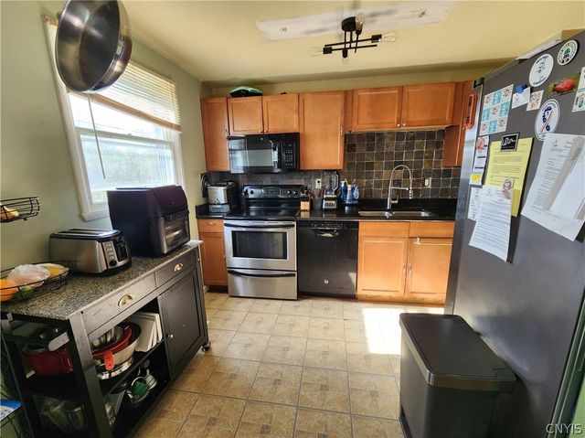 8085 Thurston Drive, Cicero, NY 13039