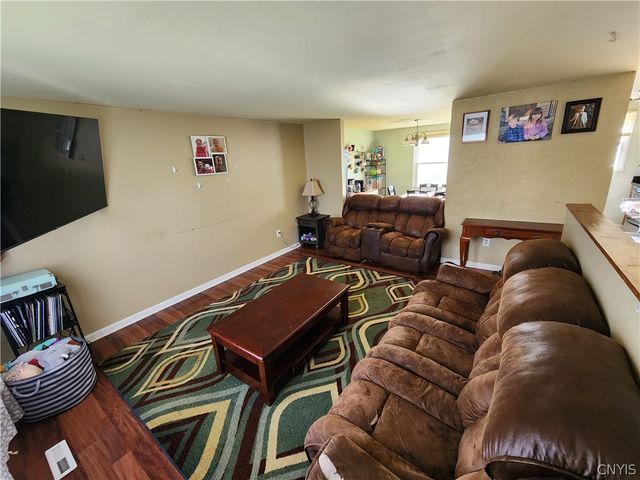 8085 Thurston Drive, Cicero, NY 13039