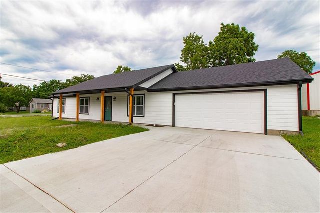 206 W 4th Street, Holden, MO 64040