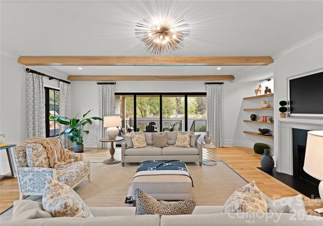 700 Mcalway Road, Charlotte, NC 28211