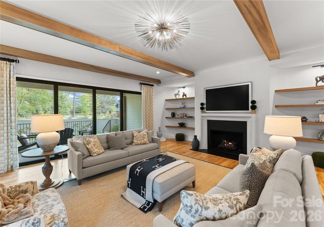 700 Mcalway Road, Charlotte, NC 28211