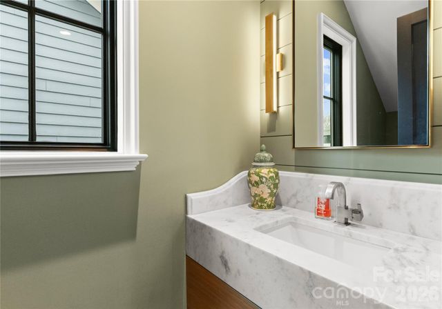 700 Mcalway Road, Charlotte, NC 28211