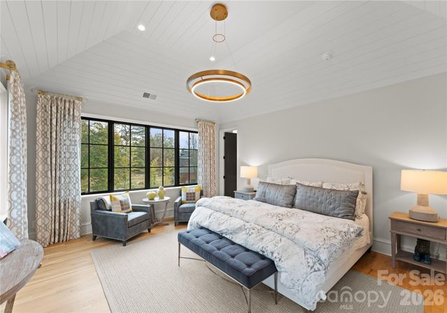 700 Mcalway Road, Charlotte, NC 28211