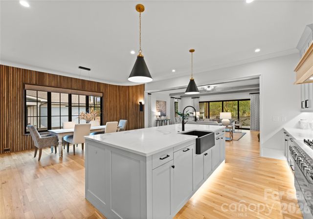 700 Mcalway Road, Charlotte, NC 28211