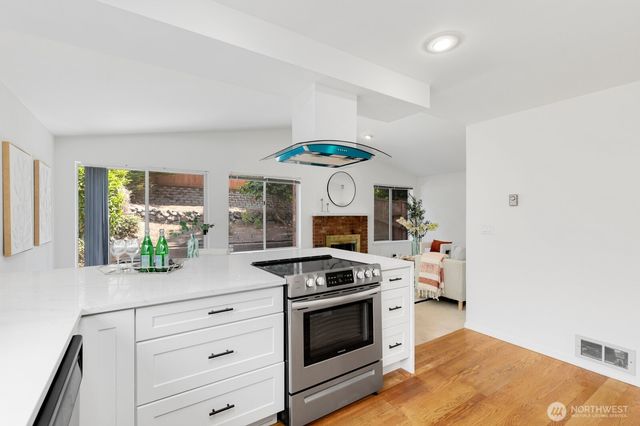 8548 1st Avenue NE, Seattle, WA 98115