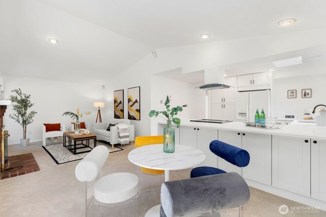 8548 1st Avenue NE, Seattle, WA 98115