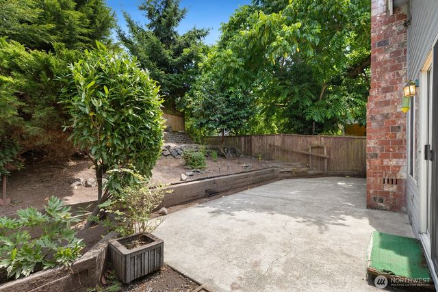 8548 1st Avenue NE, Seattle, WA 98115