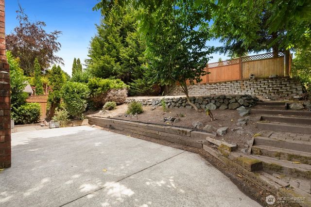 8548 1st Avenue NE, Seattle, WA 98115